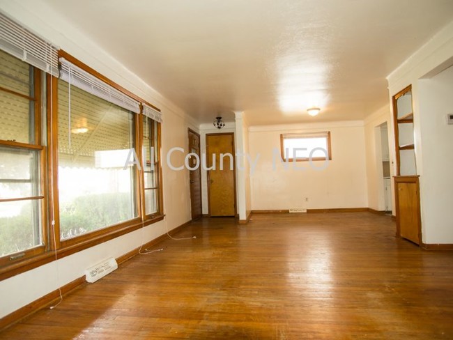 Building Photo - 5221 Catherine St