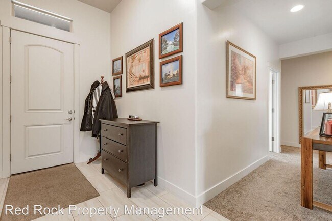 Building Photo - 4 br, 2 bath House - 1518 E Sunshine Circle