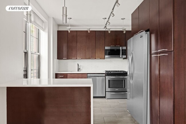 Building Photo - 497 6th Ave