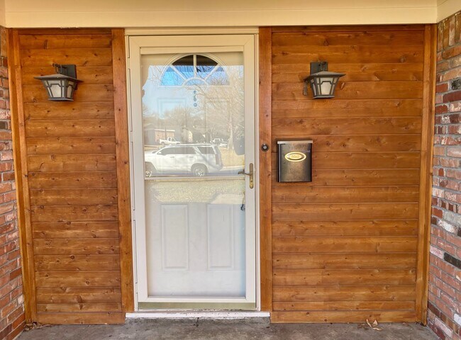 Foto del edificio - Adorable and Freshly painted Edgecliff Village 3 Bed 2 Bath!!