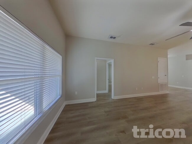 Foto del edificio - 387 Buchannan Dr