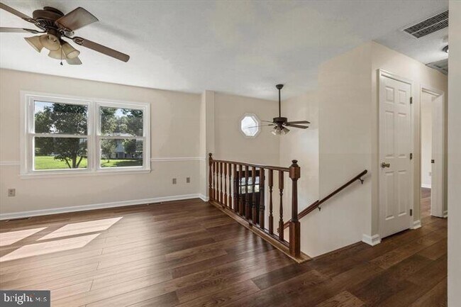 Foto del edificio - 136 Nightingale Ave