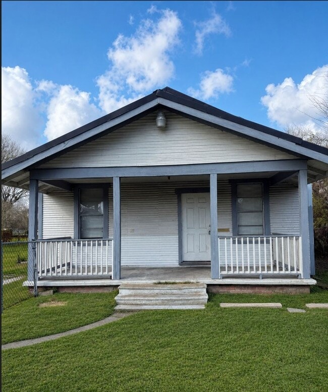 Building Photo - 1335 15th St