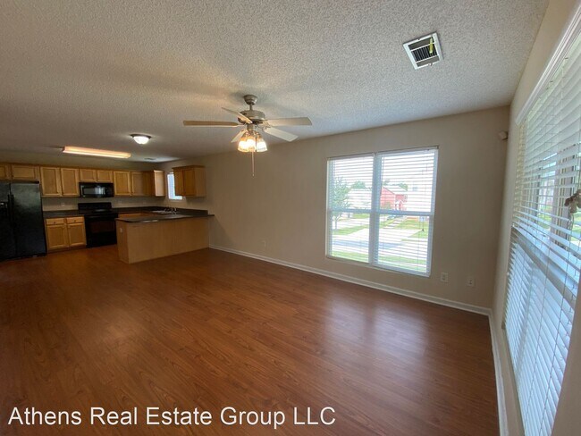 Building Photo - 5 br, 3 bath House - 200 Fern Ridge Court