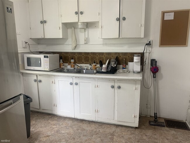 Building Photo - 4 br, 2 bath House - 1108 Michigan Ave Spa...