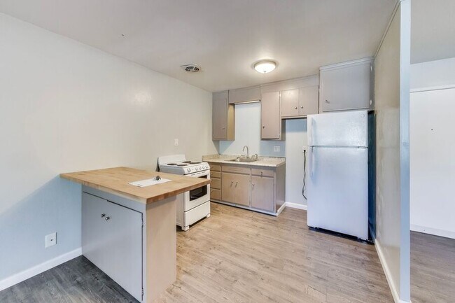 Foto del edificio - 22555 Linden St