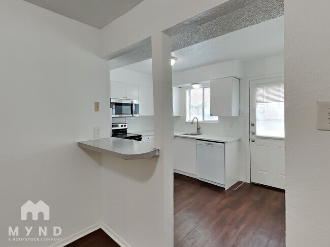 Foto del edificio - 2806 Wimbledon Ct
