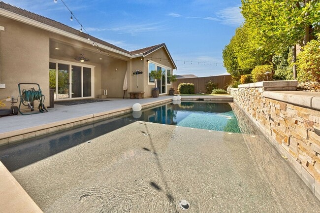 Foto del edificio - Folsom Ranch Gem – Newer 3BR Single-Story ...