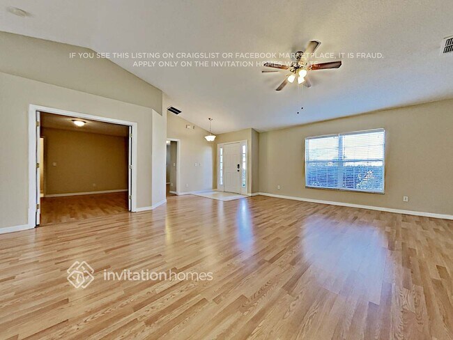 Foto del edificio - 1047 Lakeview Oaks Dr