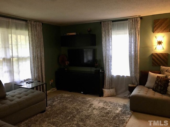 Foto del edificio - 8305 Bells Lake Rd
