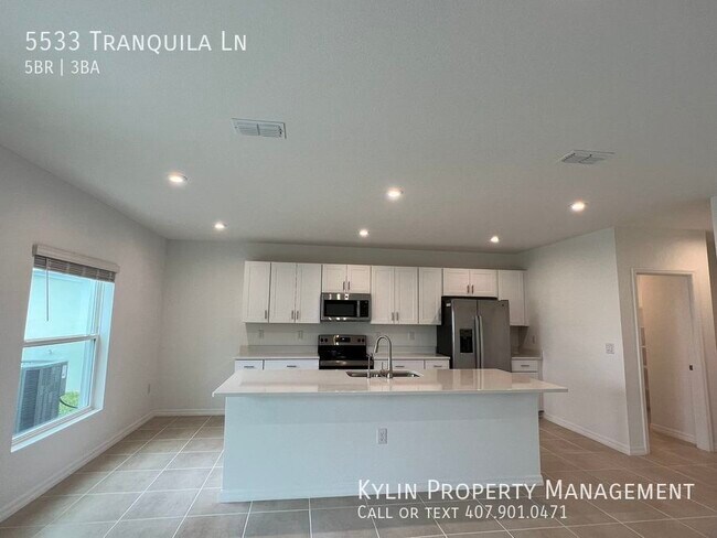 Building Photo - 5533 Tranquila Ln