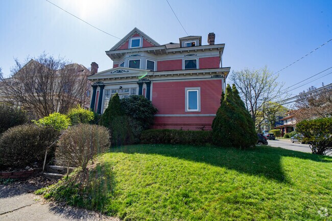 Building Photo - 220 Wilson Ave