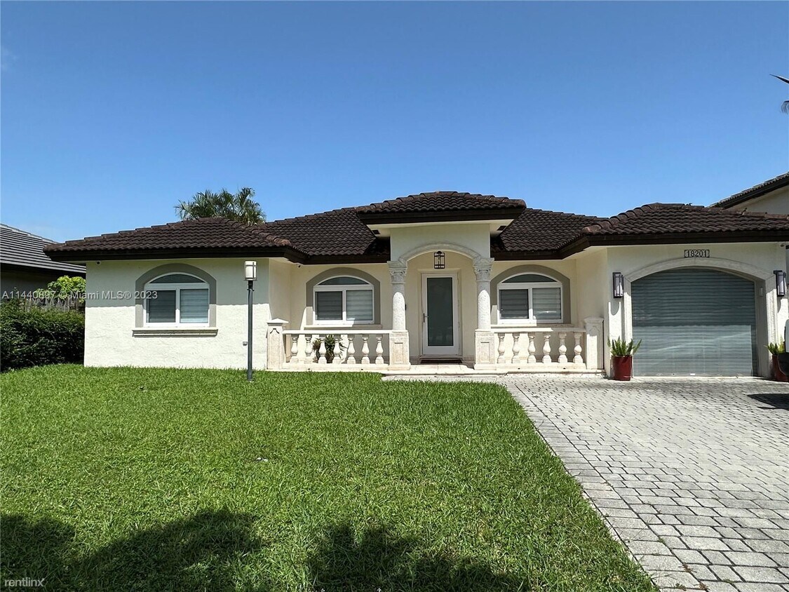 Foto principal - 3 br, 2 bath House - 18201 SW 149th Ave