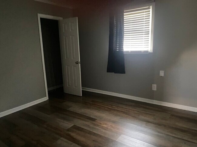 Foto del edificio - 255 Roberson Rd