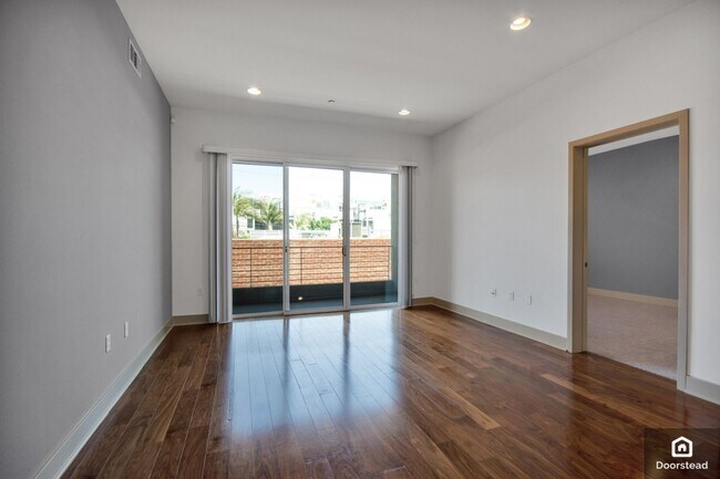 Foto del edificio - 4211 Redwood Ave