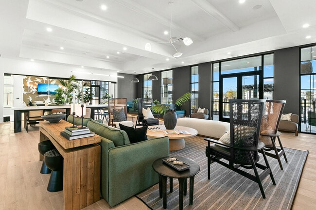 Casa club con vistas a la piscina - Marlowe Live Oak