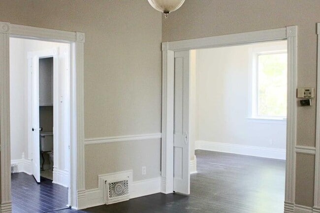Photo du bâtiment - 4 bedroom in Moose Jaw SK S6H 0X8