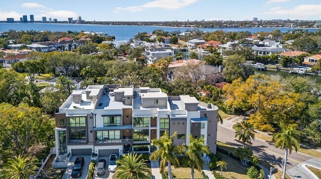 Foto del edificio - 94 W Davis Blvd