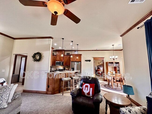 Building Photo - 1408 SE 6th St