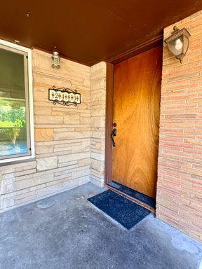 Building Photo - 5 Bed/1.5 Bath Beacon Hill Home with Gorgeous Views!