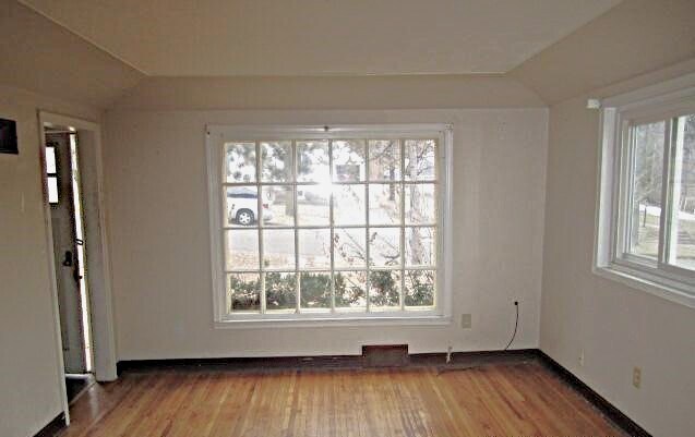 Building Photo - 823 Elm St