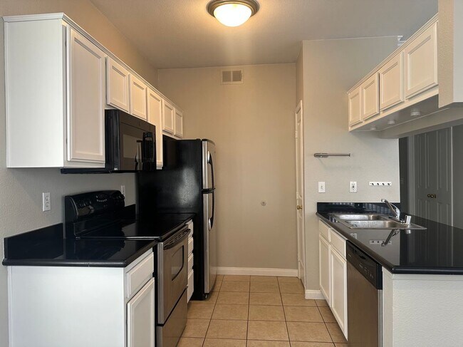 Foto del edificio - 2900 Sunridge Heights Pkwy