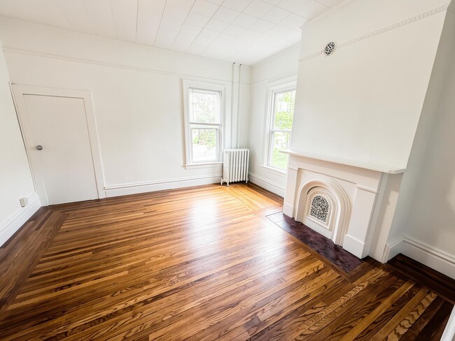 Building Photo - 1 Month Free! Newly Renovated 1BR on Warren Street — Heat Included