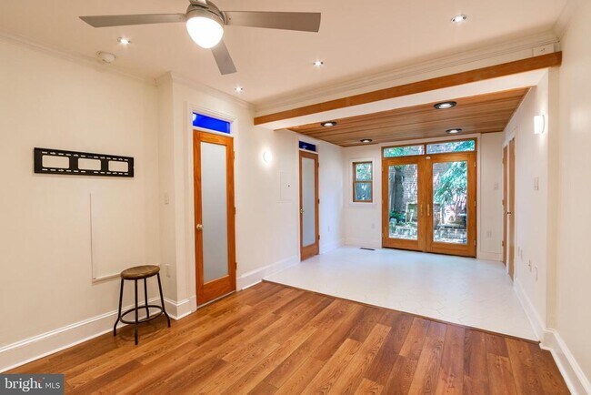 Building Photo - 2203 Pemberton St
