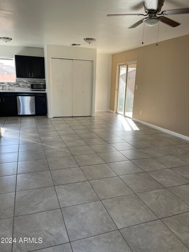 Foto del edificio - 1052 N Colorado St