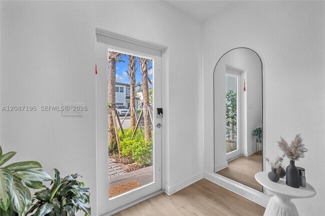 Building Photo - 5075 SW 37th St