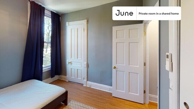 Foto del edificio - Private bedroom in 5 bed/2 bath Home