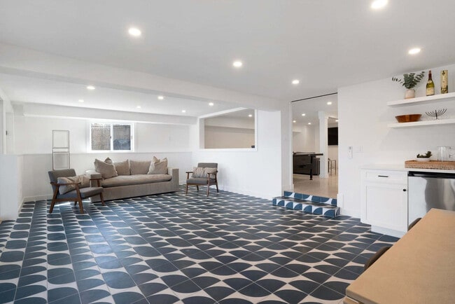 Foto del edificio - 1835 Naugles Dr