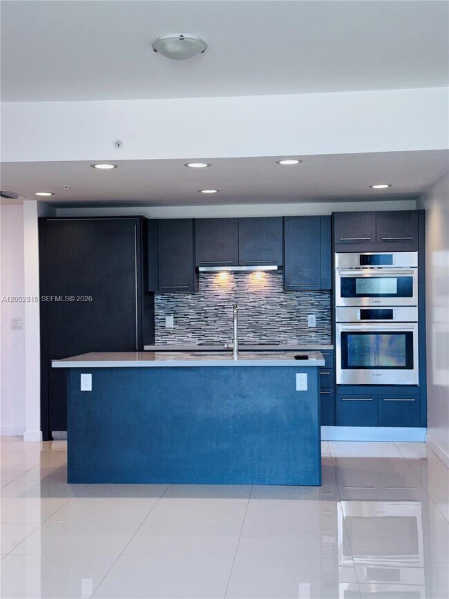 Foto del edificio - 7661 NW 107th Ave