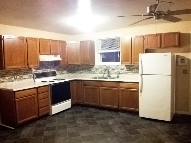 Large Kitchen - 426 Merrick St