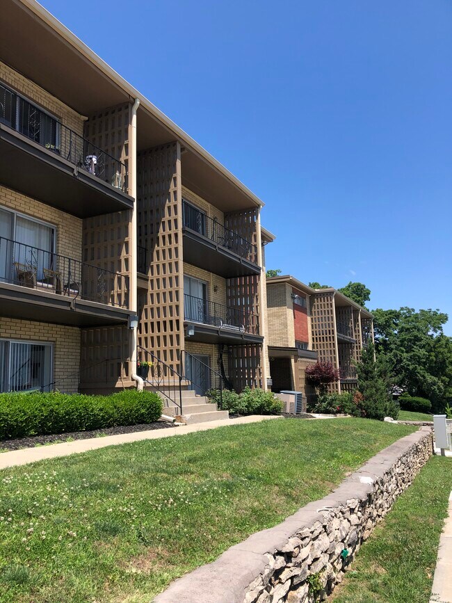 Building Photo - 4948 Grand Ave