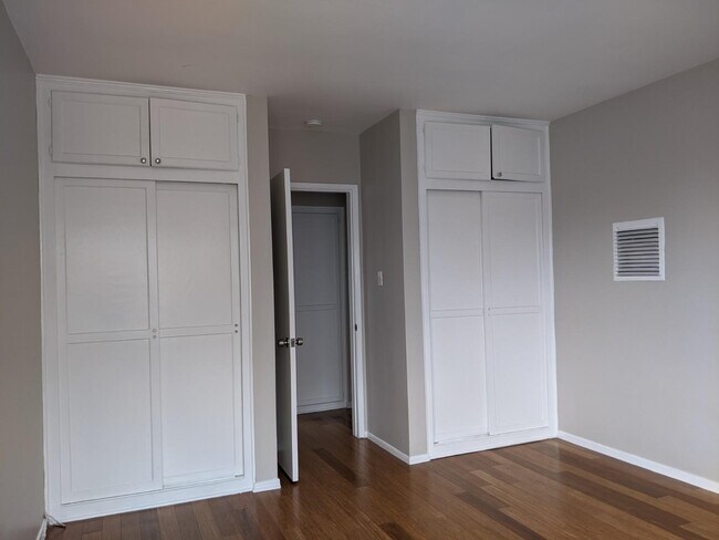 bedroom - 1111 Larrabee St