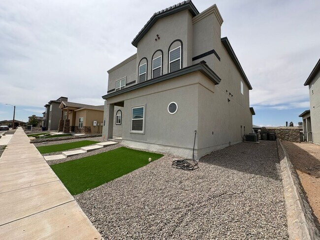 Foto del edificio - FAR EASTSIDE HOME FOR RENT