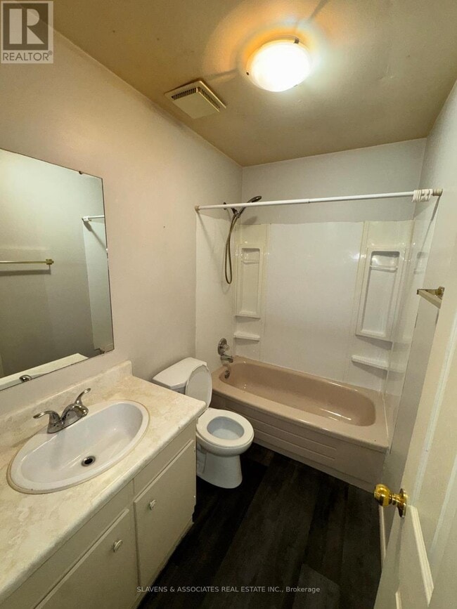 Building Photo - 45 King Ave E