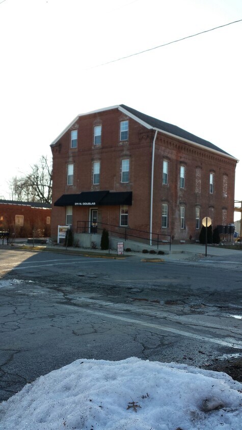 Foto principal - 311 N Douglas St