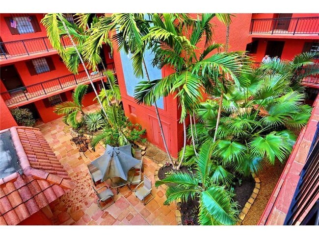 Foto del edificio - 660 Tennis Club Dr