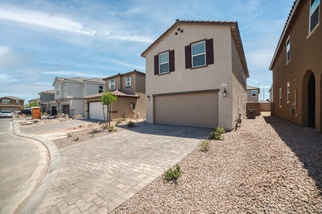 Building Photo - MOVE-IN READY! AMAZING 2023 3-BEDS 2.5 BAT...