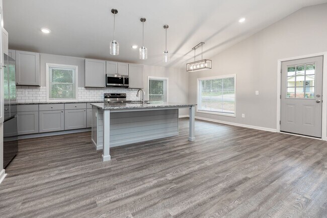 Building Photo - New listing in Auburn