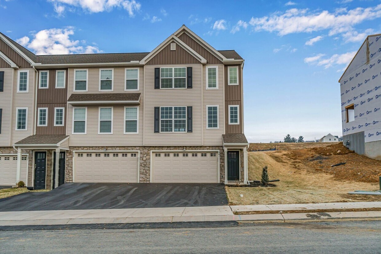 Foto principal - 541 Brook Shire Ct