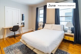 Building Photo - Room in Shared 4 bed/1 bath home in Roxbury
