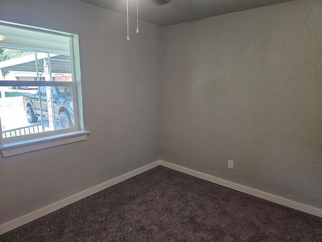 Foto del edificio - 3 bed 2 bath Newly Renovated Home For Rent