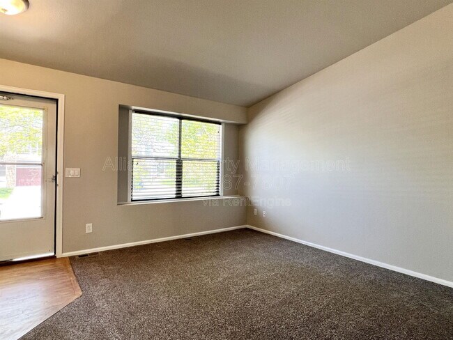 Foto del edificio - 5851 Granby Hill Dr