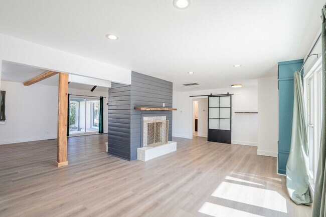 Foto del edificio - 3 Bed / 2 Bath in Tulsa!