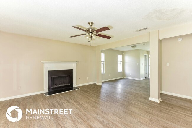Foto del edificio - 3340 Glen Hollow Dr