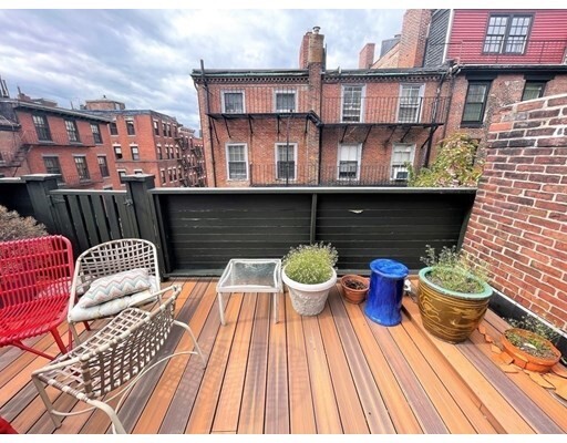 Primary Photo - 65 Pinckney St