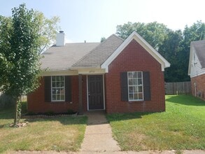 Building Photo - 2710 Kentwood Cove